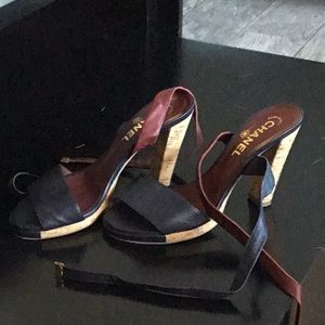 ✨ HP ✨ Chanel navy & maroon cork heel sandals